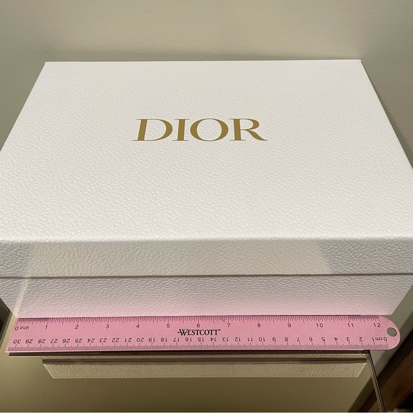 DIOR White Gift Box Set Dior Tissue Paper Card and Shipping Box - Picture 7 of 8